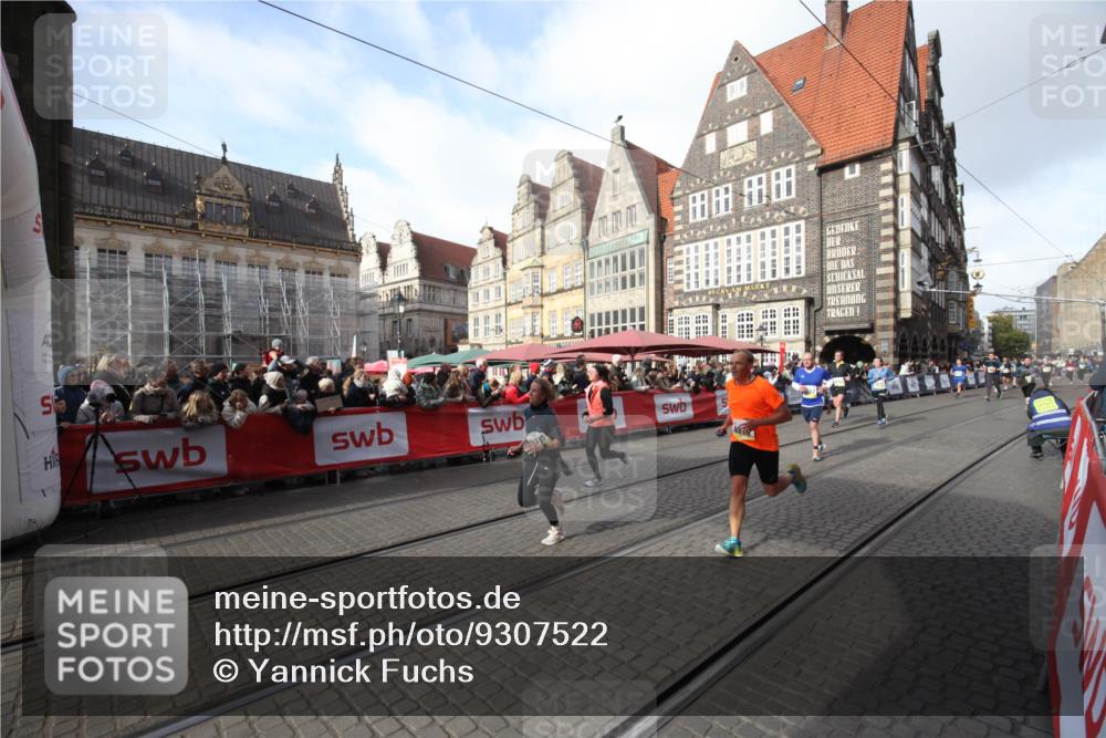 05.10.2025 - 20. swb-Marathon Bremen Yannick Fuchs http://msf.ph/oto/9307522 05.10.2025 10:57:52 Ziel 9979, 10219, 10341, 10834, 10890, 11457, 11564, 11575, 11731, 11744 meine-sportfotos.de