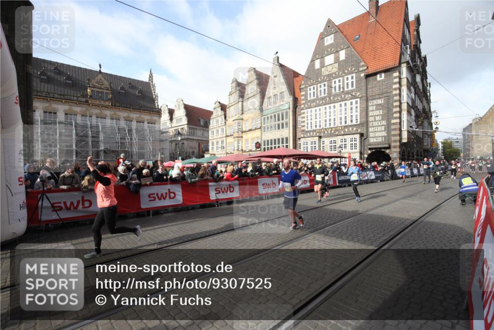 05.10.2025 - 20. swb-Marathon Bremen Yannick Fuchs http://msf.ph/oto/9307525 05.10.2025 10:57:53 Ziel 10219, 10341, 10834, 10890, 10975, 11023, 11457, 11564, 11575, 11744 meine-sportfotos.de