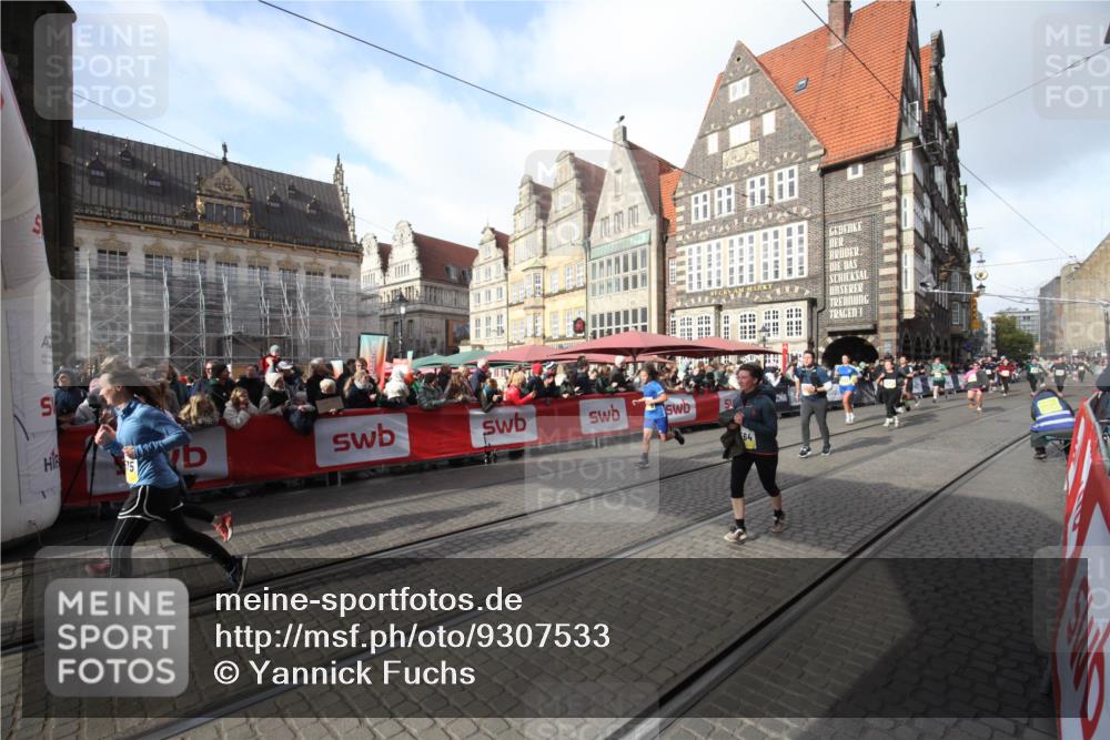 05.10.2025 - 20. swb-Marathon Bremen Yannick Fuchs http://msf.ph/oto/9307533 05.10.2025 10:57:56 Ziel 9221, 9719, 10219, 10651, 10834, 10890, 10975, 11023, 11116, 11301, 11469, 11564, 11575 meine-sportfotos.de