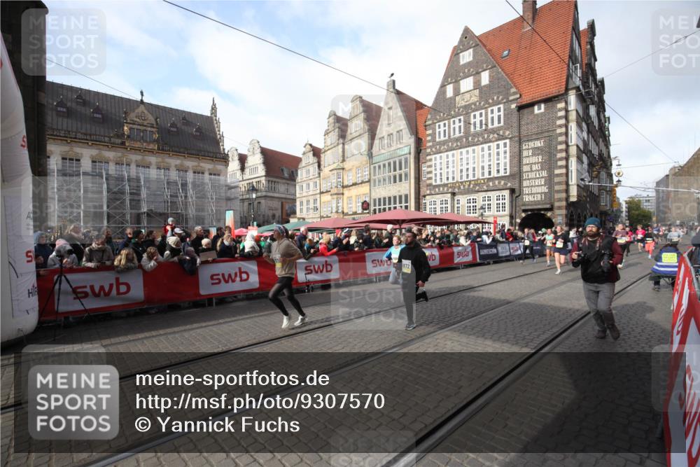 05.10.2025 - 20. swb-Marathon Bremen Yannick Fuchs http://msf.ph/oto/9307570 05.10.2025 10:58:08 Ziel 9576, 9582, 9872, 10127, 10395, 10459, 10793, 11058, 11601 meine-sportfotos.de