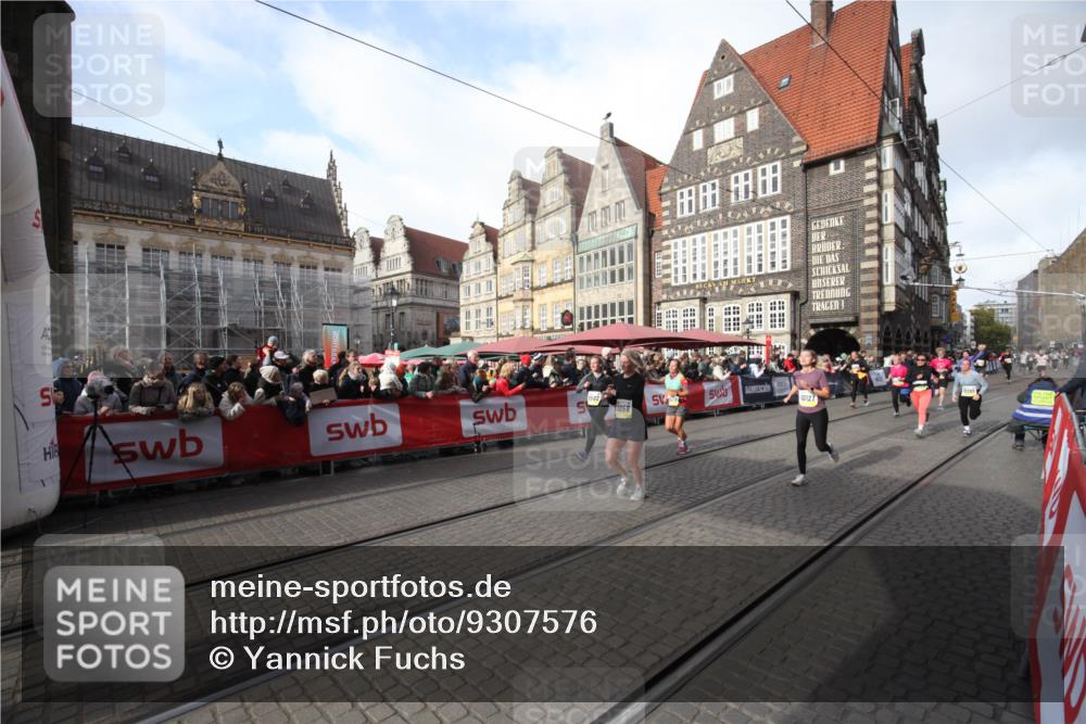05.10.2025 - 20. swb-Marathon Bremen Yannick Fuchs http://msf.ph/oto/9307576 05.10.2025 10:58:10 Ziel 9576, 9582, 9634, 10127, 10377, 10395, 10459, 10620, 11058 meine-sportfotos.de