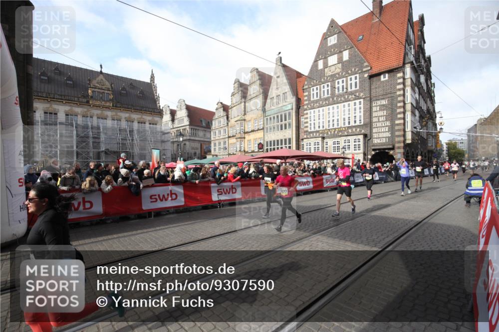 05.10.2025 - 20. swb-Marathon Bremen Yannick Fuchs http://msf.ph/oto/9307590 05.10.2025 10:58:13 Ziel 9330, 9634, 10377, 10398, 10459, 10620, 11608 meine-sportfotos.de