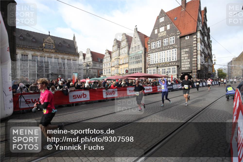 05.10.2025 - 20. swb-Marathon Bremen Yannick Fuchs http://msf.ph/oto/9307598 05.10.2025 10:58:15 Ziel 9330, 9634, 9952, 10377, 10398, 10620, 11562, 11608 meine-sportfotos.de