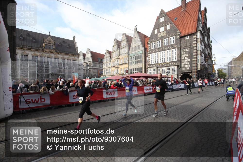 05.10.2025 - 20. swb-Marathon Bremen Yannick Fuchs http://msf.ph/oto/9307604 05.10.2025 10:58:16 Ziel 9330, 9952, 10398, 11562, 11608 meine-sportfotos.de