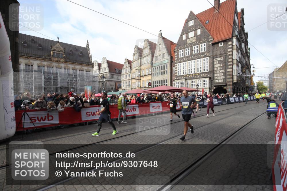 05.10.2025 - 20. swb-Marathon Bremen Yannick Fuchs http://msf.ph/oto/9307648 05.10.2025 10:58:31 Ziel 9433, 9820, 10055, 11181, 11291, 11591, 11700 meine-sportfotos.de