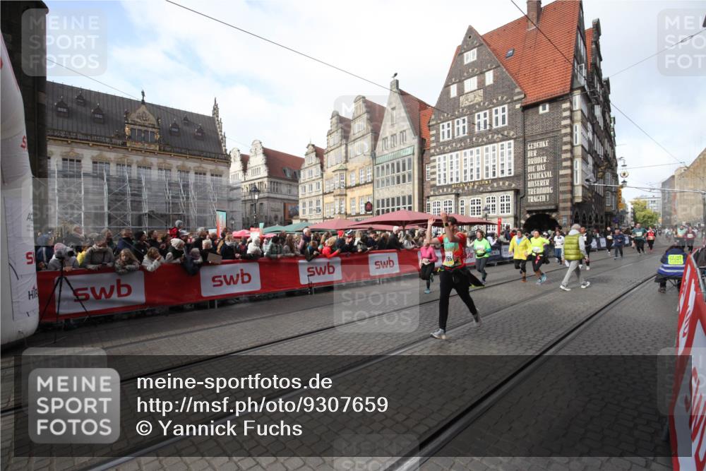 05.10.2025 - 20. swb-Marathon Bremen Yannick Fuchs http://msf.ph/oto/9307659 05.10.2025 10:58:36 Ziel 9766, 9913, 10055, 10261, 10285, 10408, 10513, 10988 meine-sportfotos.de
