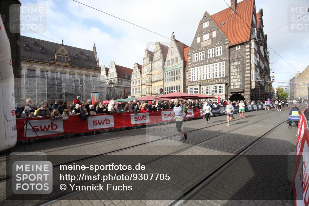05.10.2025 - 20. swb-Marathon Bremen Yannick Fuchs http://msf.ph/oto/9307705 05.10.2025 10:58:52 Ziel 10263, 10561, 11290, 11651 meine-sportfotos.de