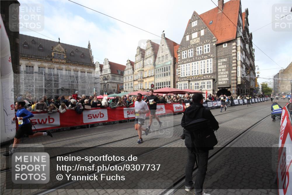 05.10.2025 - 20. swb-Marathon Bremen Yannick Fuchs http://msf.ph/oto/9307737 05.10.2025 10:59:04 Ziel 9601, 9847, 9977, 10357, 10588, 10607 meine-sportfotos.de