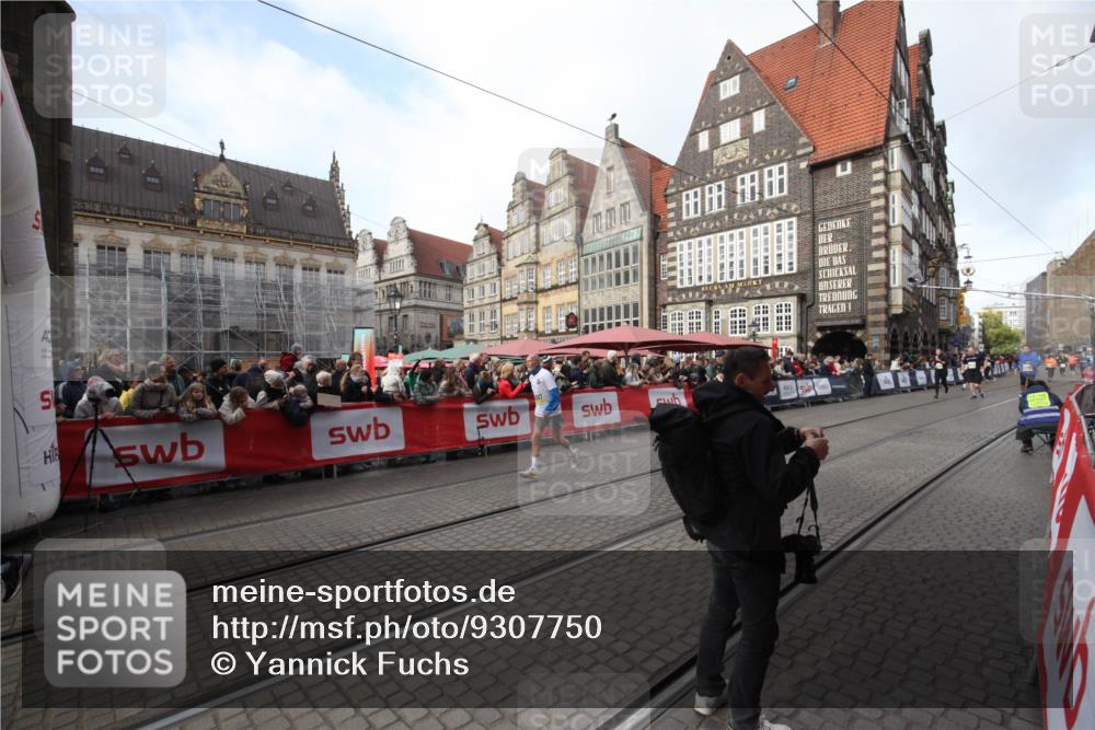 05.10.2025 - 20. swb-Marathon Bremen Yannick Fuchs http://msf.ph/oto/9307750 05.10.2025 10:59:09 Ziel 9692, 10357, 10594, 10607 meine-sportfotos.de