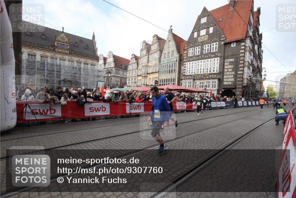 05.10.2025 - 20. swb-Marathon Bremen Yannick Fuchs http://msf.ph/oto/9307760 05.10.2025 10:59:14 Ziel 9219, 9508, 9692, 10039, 10143, 10353 meine-sportfotos.de