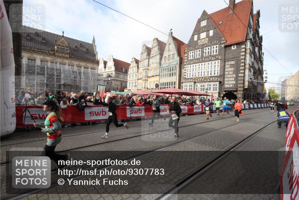 05.10.2025 - 20. swb-Marathon Bremen Yannick Fuchs http://msf.ph/oto/9307783 05.10.2025 10:59:23 Ziel 9183, 9454, 9635, 10200, 10407, 11006, 11007, 11207, 11400 meine-sportfotos.de