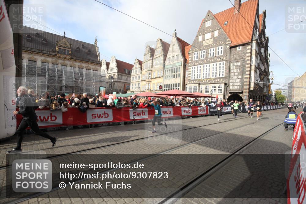 05.10.2025 - 20. swb-Marathon Bremen Yannick Fuchs http://msf.ph/oto/9307823 05.10.2025 10:59:39 Ziel 9609, 9991, 10209, 10760, 11251, 11267, 11456 meine-sportfotos.de