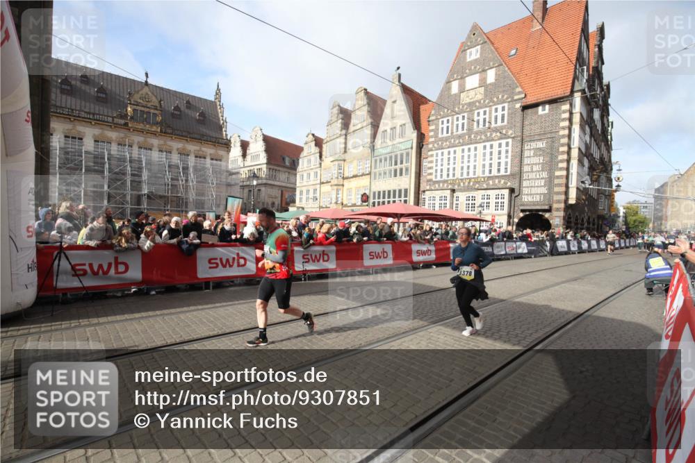 05.10.2025 - 20. swb-Marathon Bremen Yannick Fuchs http://msf.ph/oto/9307851 05.10.2025 10:59:56 Ziel 9378, 9673 meine-sportfotos.de