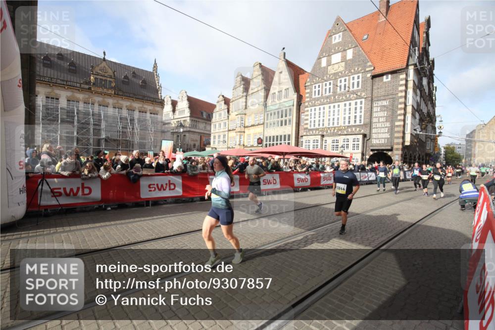 05.10.2025 - 20. swb-Marathon Bremen Yannick Fuchs http://msf.ph/oto/9307857 05.10.2025 11:00:03 Ziel 9005, 9381, 9604, 9612, 10290, 10291, 10311, 11444, 11639, 11644 meine-sportfotos.de