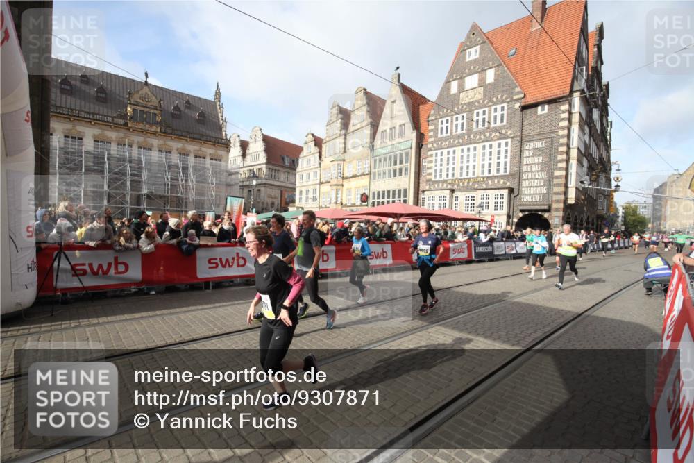 05.10.2025 - 20. swb-Marathon Bremen Yannick Fuchs http://msf.ph/oto/9307871 05.10.2025 11:00:06 Ziel 9005, 9381, 9604, 9611, 9666, 10138, 10290, 10291, 10311, 10572, 11026, 11266, 11639 meine-sportfotos.de