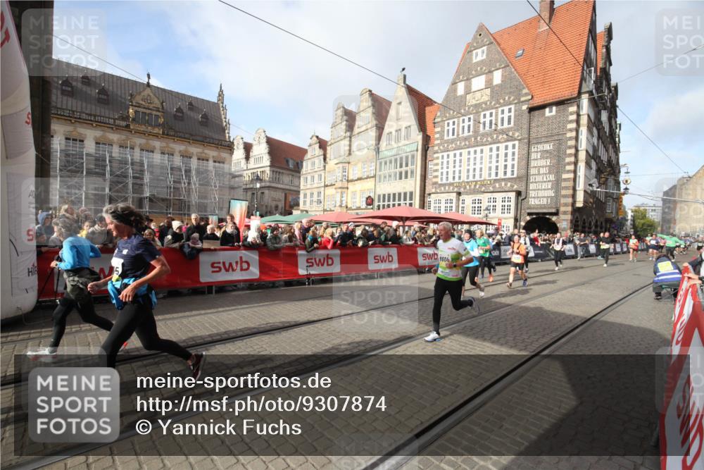 05.10.2025 - 20. swb-Marathon Bremen Yannick Fuchs http://msf.ph/oto/9307874 05.10.2025 11:00:08 Ziel 9005, 9603, 9604, 9611, 9666, 10138, 10311, 10489, 10572, 11026, 11266 meine-sportfotos.de