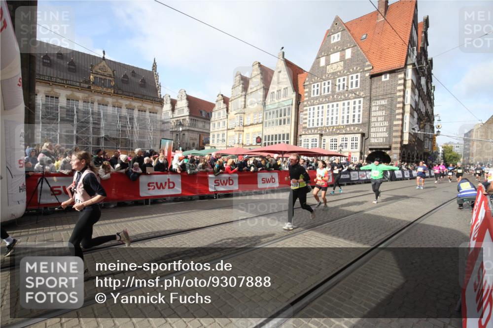 05.10.2025 - 20. swb-Marathon Bremen Yannick Fuchs http://msf.ph/oto/9307888 05.10.2025 11:00:12 Ziel 7621, 9603, 9611, 10489, 11026, 11125, 11600, 11713 meine-sportfotos.de
