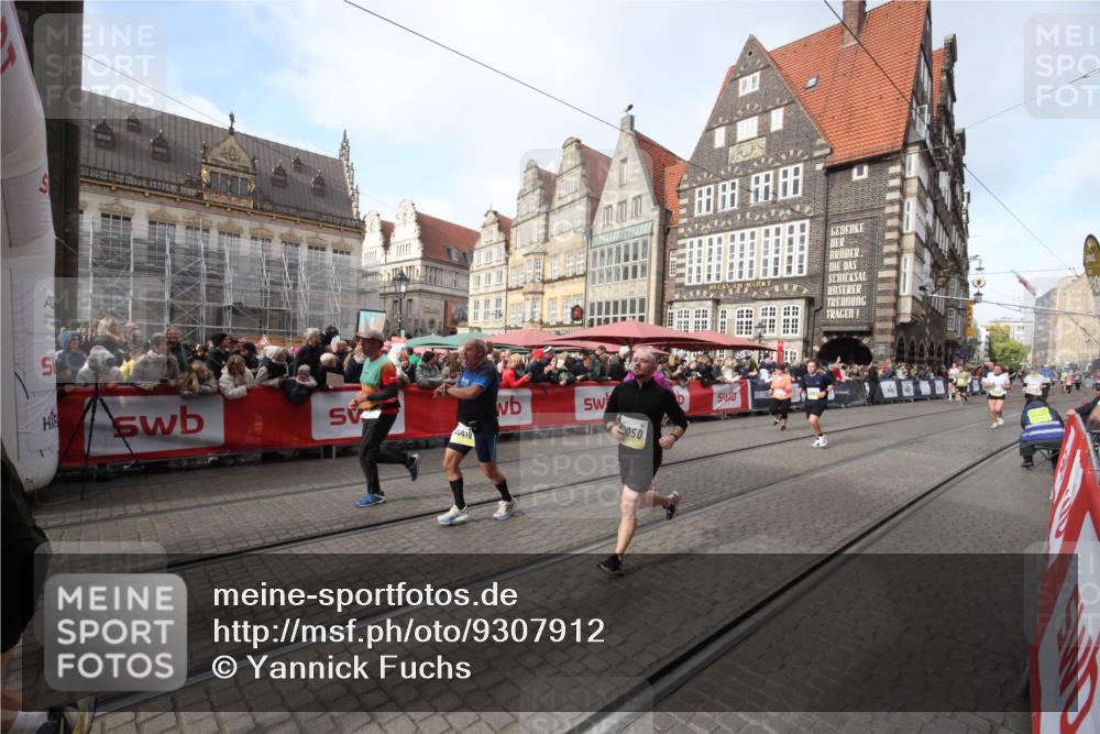 05.10.2025 - 20. swb-Marathon Bremen Yannick Fuchs http://msf.ph/oto/9307912 05.10.2025 11:00:19 Ziel 7177, 9495, 9672, 10345, 10889, 10919, 10985, 11050, 11063 meine-sportfotos.de