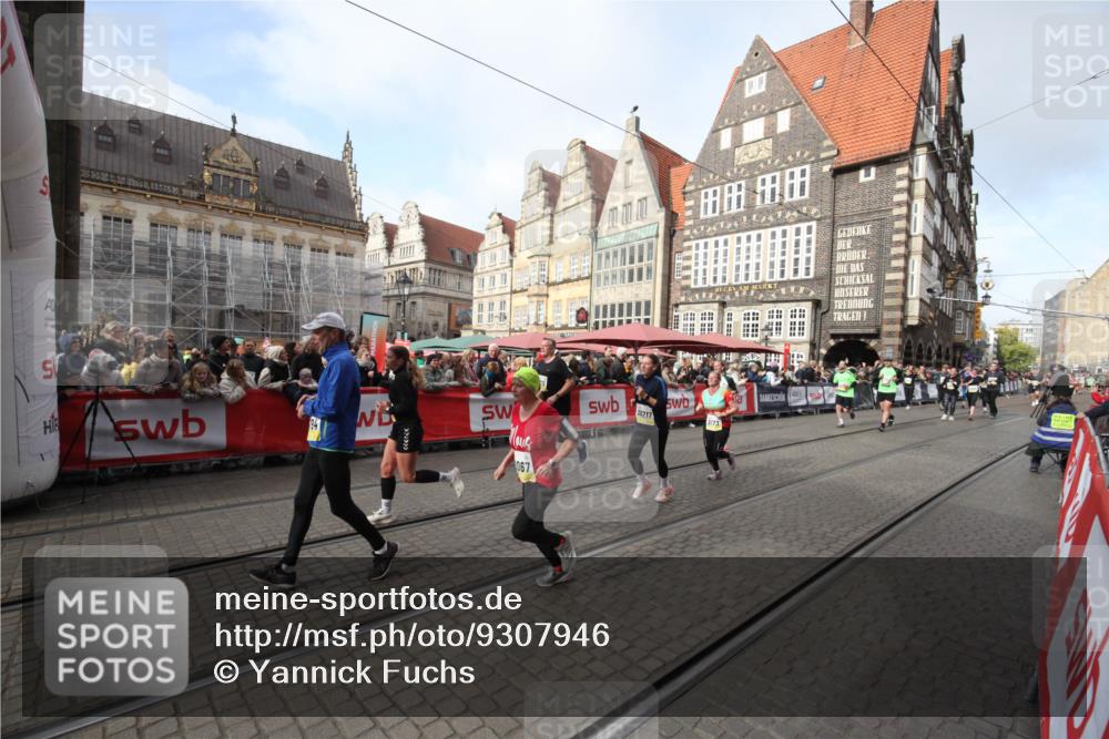 05.10.2025 - 20. swb-Marathon Bremen Yannick Fuchs http://msf.ph/oto/9307946 05.10.2025 11:00:31 Ziel 7215, 9173, 10067, 10071, 10217, 10504, 10794, 10930, 11595, 11619 meine-sportfotos.de