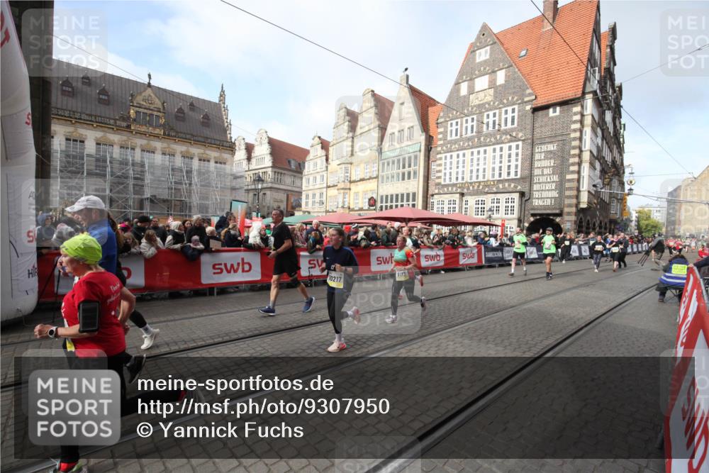 05.10.2025 - 20. swb-Marathon Bremen Yannick Fuchs http://msf.ph/oto/9307950 05.10.2025 11:00:32 Ziel 7215, 9173, 9177, 9531, 10063, 10067, 10071, 10217, 10504, 10794, 10930, 11003, 11534, 11595, 11619 meine-sportfotos.de