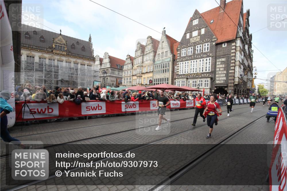 05.10.2025 - 20. swb-Marathon Bremen Yannick Fuchs http://msf.ph/oto/9307973 05.10.2025 11:00:39 Ziel 7178, 9271, 10079, 11071, 11162, 11255, 11511, 11610 meine-sportfotos.de
