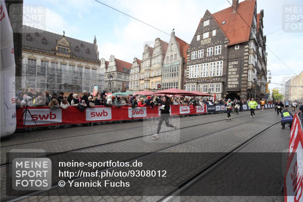 05.10.2025 - 20. swb-Marathon Bremen Yannick Fuchs http://msf.ph/oto/9308012 05.10.2025 11:01:02 Ziel 9208, 9600, 10228, 10258, 10359 meine-sportfotos.de