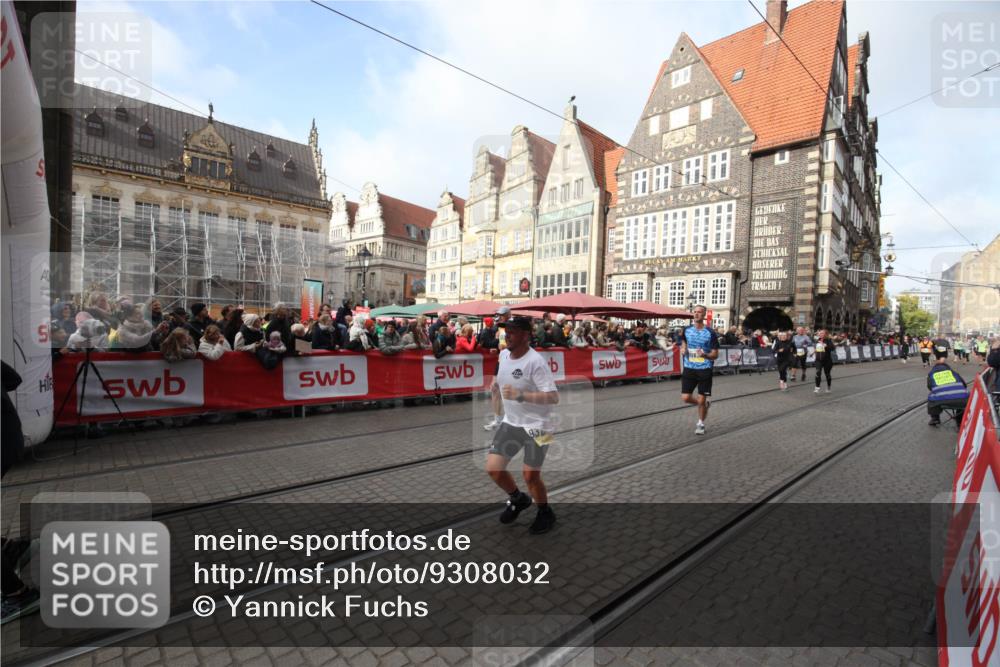 05.10.2025 - 20. swb-Marathon Bremen Yannick Fuchs http://msf.ph/oto/9308032 05.10.2025 11:01:09 Ziel 9305, 9443, 9880, 9954, 10477, 10630, 11053, 11524, 11719 meine-sportfotos.de