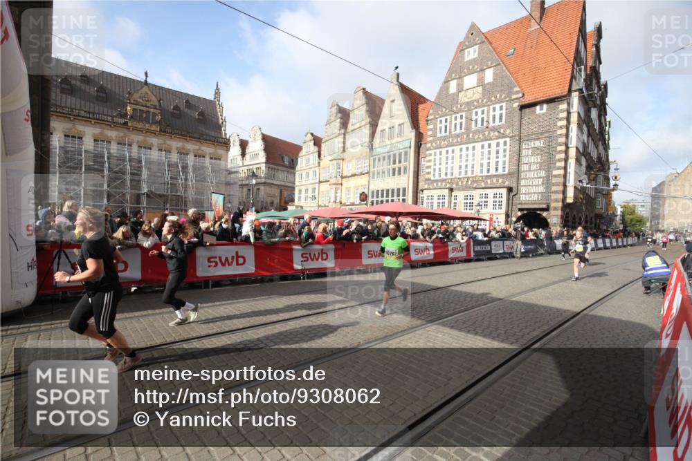 05.10.2025 - 20. swb-Marathon Bremen Yannick Fuchs http://msf.ph/oto/9308062 05.10.2025 11:01:21 Ziel 9613, 9925, 10544, 10762, 11680, 11688 meine-sportfotos.de