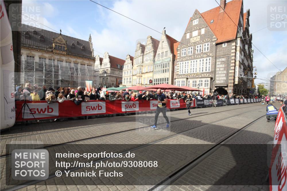 05.10.2025 - 20. swb-Marathon Bremen Yannick Fuchs http://msf.ph/oto/9308068 05.10.2025 11:01:24 Ziel 9925, 11688 meine-sportfotos.de