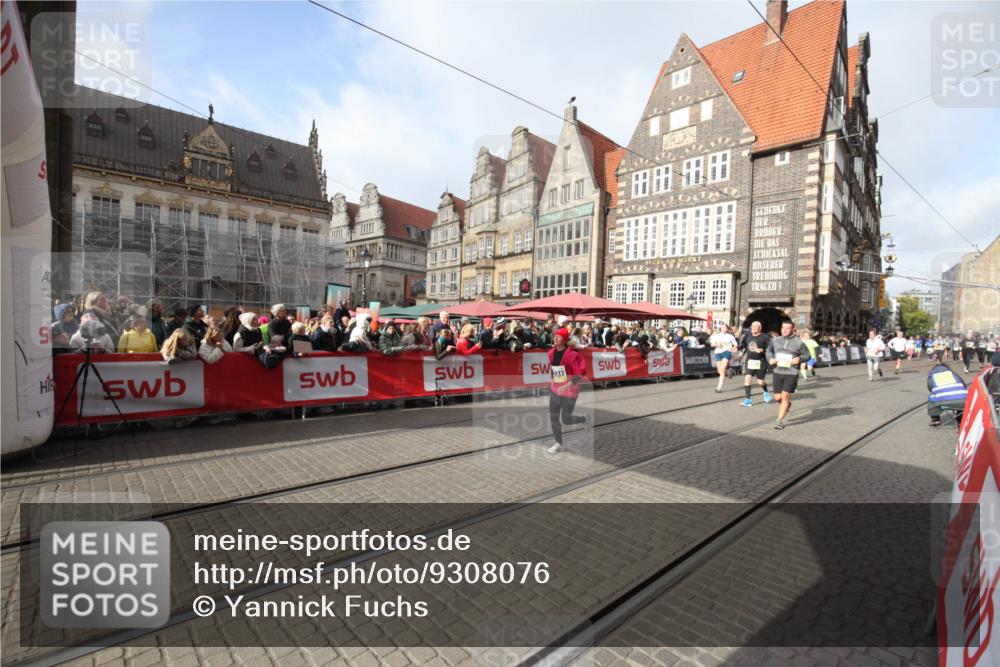 05.10.2025 - 20. swb-Marathon Bremen Yannick Fuchs http://msf.ph/oto/9308076 05.10.2025 11:01:33 Ziel 7908, 9286, 9371, 10157, 10336, 11194, 11493, 11633 meine-sportfotos.de