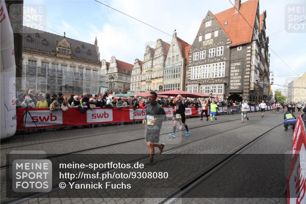05.10.2025 - 20. swb-Marathon Bremen Yannick Fuchs http://msf.ph/oto/9308080 05.10.2025 11:01:35 Ziel 7908, 9286, 9322, 9371, 10157, 10336, 11194, 11493 meine-sportfotos.de