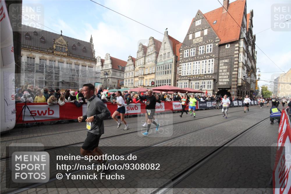 05.10.2025 - 20. swb-Marathon Bremen Yannick Fuchs http://msf.ph/oto/9308082 05.10.2025 11:01:35 Ziel 7908, 9286, 9322, 9371, 10157, 10336, 11194, 11493 meine-sportfotos.de