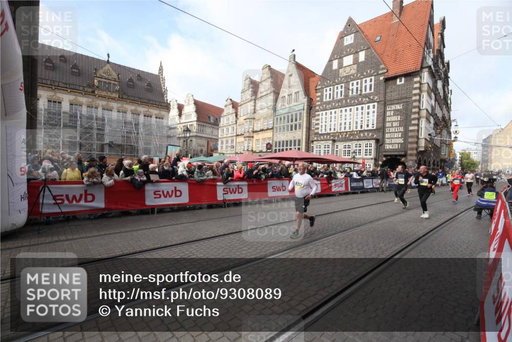 05.10.2025 - 20. swb-Marathon Bremen Yannick Fuchs http://msf.ph/oto/9308089 05.10.2025 11:01:39 Ziel 9278, 9322, 9432, 10030, 10056, 10324, 10562, 11223, 11463, 11493, 11732, 11733 meine-sportfotos.de