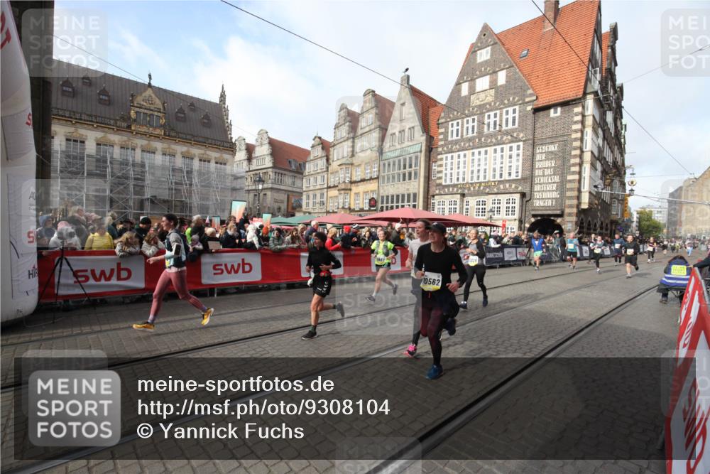 05.10.2025 - 20. swb-Marathon Bremen Yannick Fuchs http://msf.ph/oto/9308104 05.10.2025 11:01:44 Ziel 9269, 9294, 9432, 9782, 10026, 10370, 10562, 11463, 11732, 11733 meine-sportfotos.de