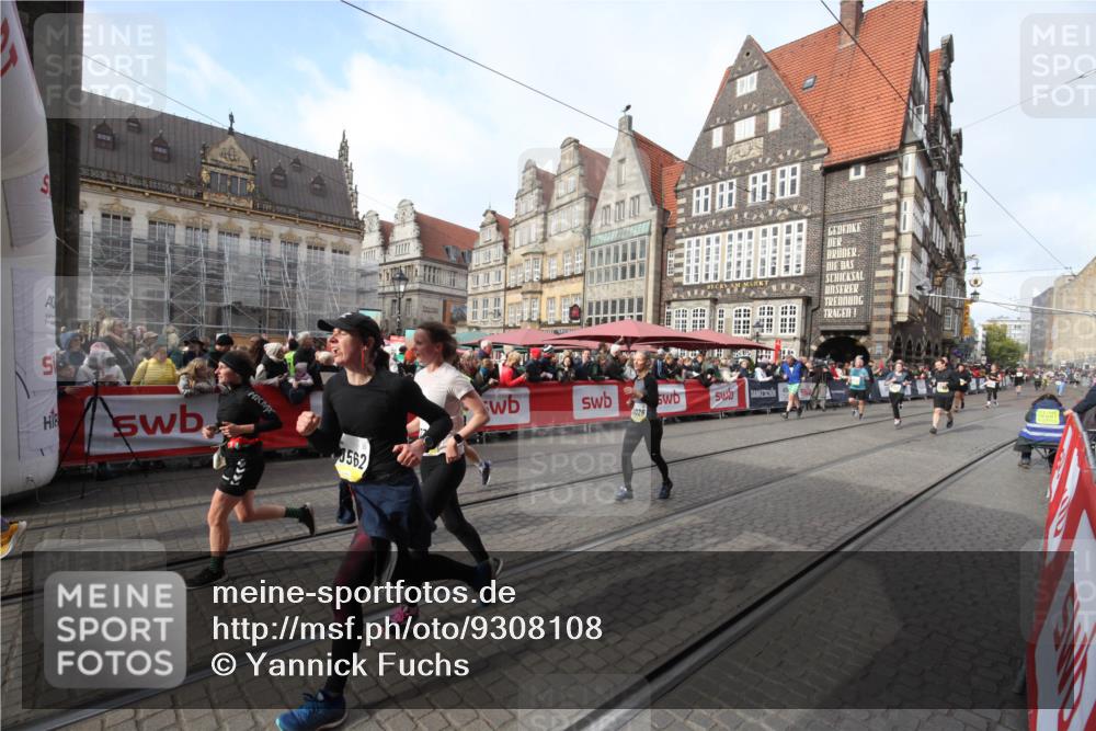 05.10.2025 - 20. swb-Marathon Bremen Yannick Fuchs http://msf.ph/oto/9308108 05.10.2025 11:01:45 Ziel 9269, 9294, 9782, 10026, 10370, 10562, 10903, 10904, 11463, 11732, 11733 meine-sportfotos.de