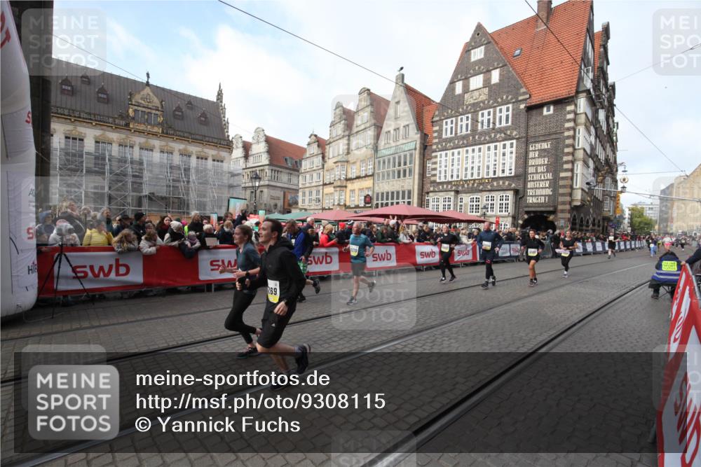 05.10.2025 - 20. swb-Marathon Bremen Yannick Fuchs http://msf.ph/oto/9308115 05.10.2025 11:01:49 Ziel 9189, 9269, 9294, 9782, 10004, 10370, 10903, 10904 meine-sportfotos.de