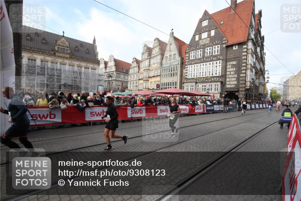 05.10.2025 - 20. swb-Marathon Bremen Yannick Fuchs http://msf.ph/oto/9308123 05.10.2025 11:01:51 Ziel 9189, 9237, 10004, 10903, 10904 meine-sportfotos.de