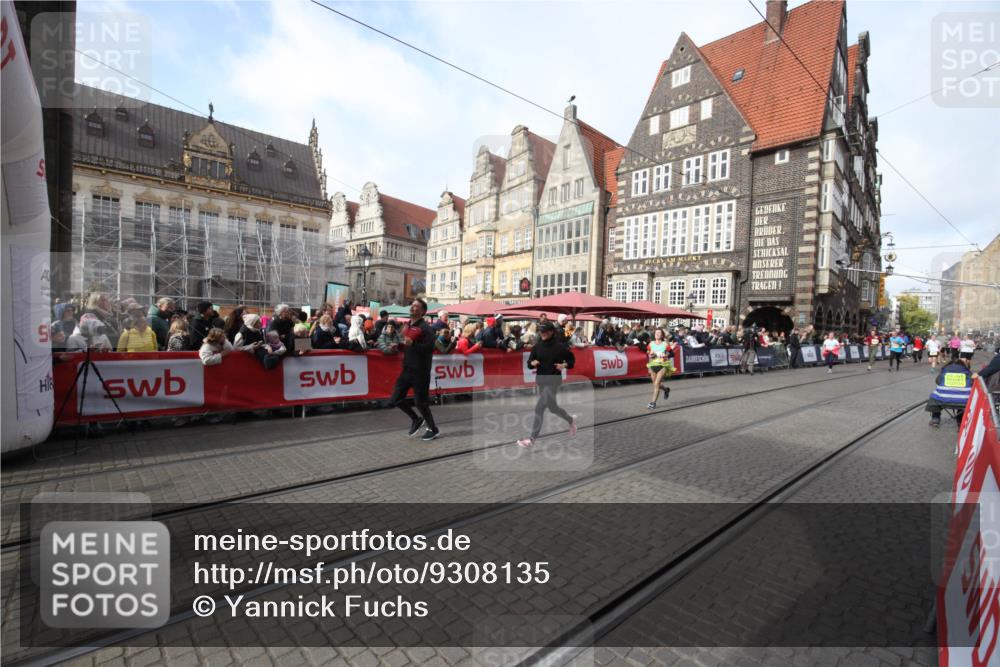 05.10.2025 - 20. swb-Marathon Bremen Yannick Fuchs http://msf.ph/oto/9308135 05.10.2025 11:02:02 Ziel 9536, 10837, 10944, 11415 meine-sportfotos.de
