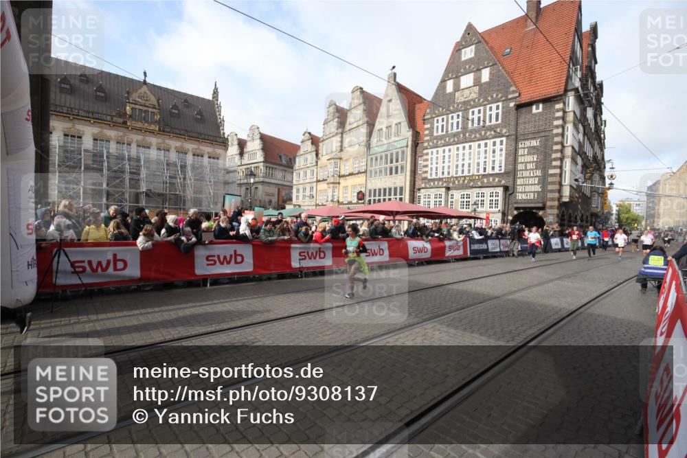 05.10.2025 - 20. swb-Marathon Bremen Yannick Fuchs http://msf.ph/oto/9308137 05.10.2025 11:02:03 Ziel 9324, 9536, 10837, 10855, 10879, 10887, 10944, 11415 meine-sportfotos.de