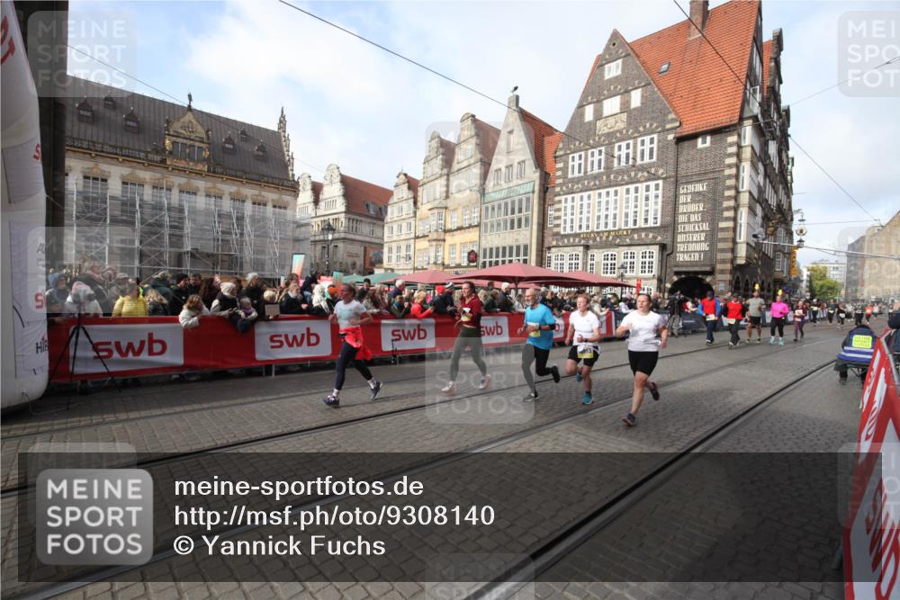 05.10.2025 - 20. swb-Marathon Bremen Yannick Fuchs http://msf.ph/oto/9308140 05.10.2025 11:02:07 Ziel 9324, 9426, 9536, 9686, 10301, 10855, 10879, 10887, 11459 meine-sportfotos.de