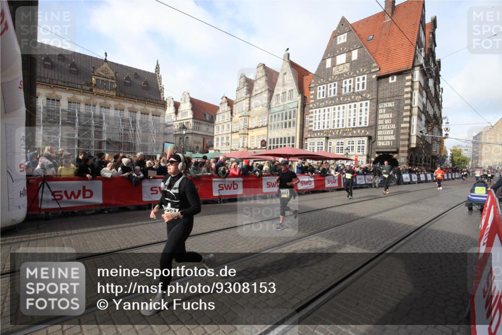 05.10.2025 - 20. swb-Marathon Bremen Yannick Fuchs http://msf.ph/oto/9308153 05.10.2025 11:02:16 Ziel 9363, 10508, 11340, 11454, 11646 meine-sportfotos.de