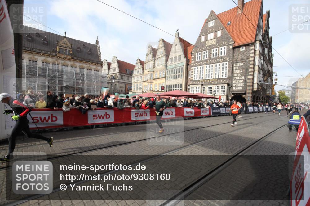 05.10.2025 - 20. swb-Marathon Bremen Yannick Fuchs http://msf.ph/oto/9308160 05.10.2025 11:02:19 Ziel 10130, 11340, 11454, 11646 meine-sportfotos.de