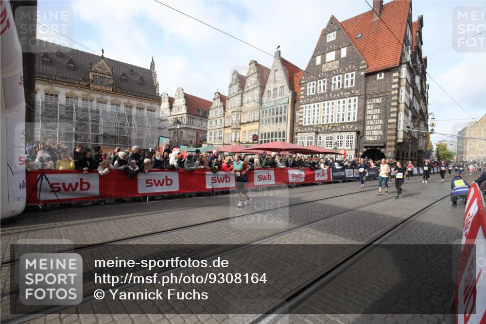 05.10.2025 - 20. swb-Marathon Bremen Yannick Fuchs http://msf.ph/oto/9308164 05.10.2025 11:02:23 Ziel 9748, 10130, 10194, 10821, 10829, 11386 meine-sportfotos.de