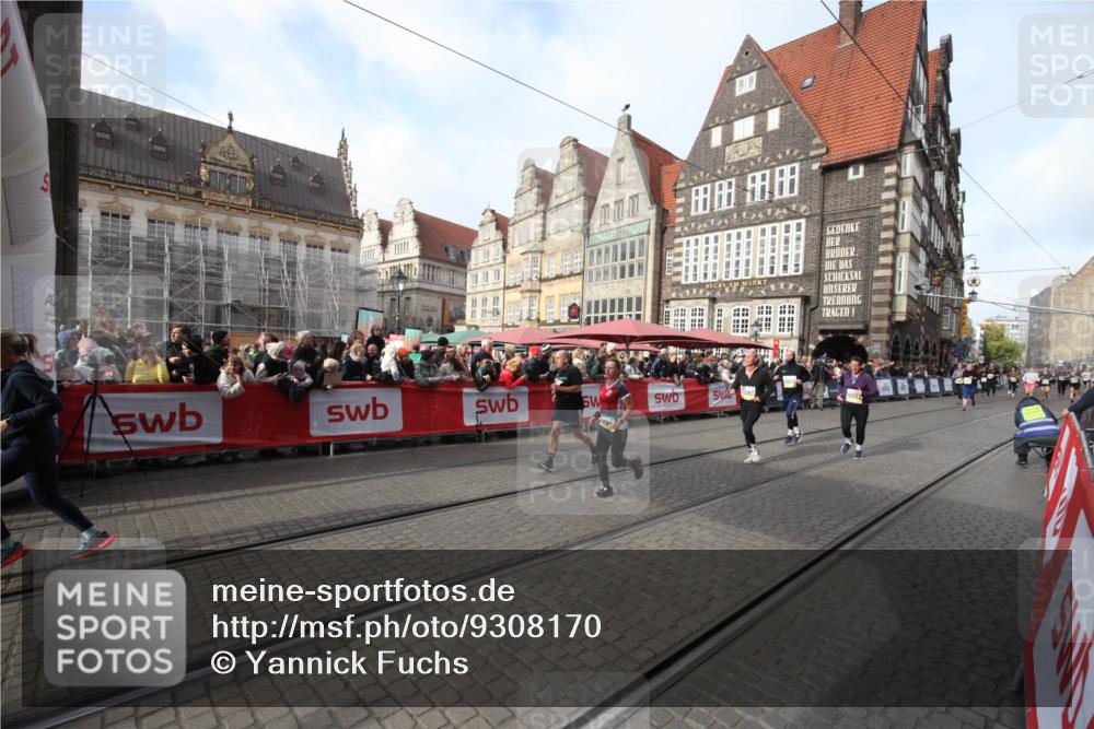 05.10.2025 - 20. swb-Marathon Bremen Yannick Fuchs http://msf.ph/oto/9308170 05.10.2025 11:02:27 Ziel 10093, 10194, 10821, 10829, 10982, 10983, 11386 meine-sportfotos.de