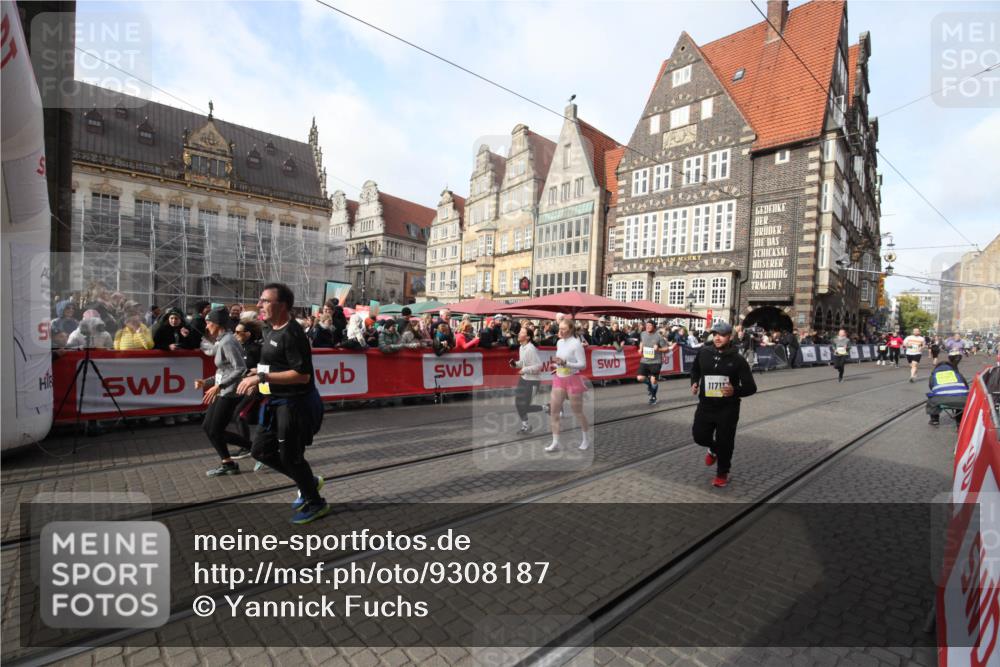 05.10.2025 - 20. swb-Marathon Bremen Yannick Fuchs http://msf.ph/oto/9308187 05.10.2025 11:02:37 Ziel 9468, 9647, 9802, 9839, 10033, 10595, 10598, 10615, 11110, 11160, 11711 meine-sportfotos.de