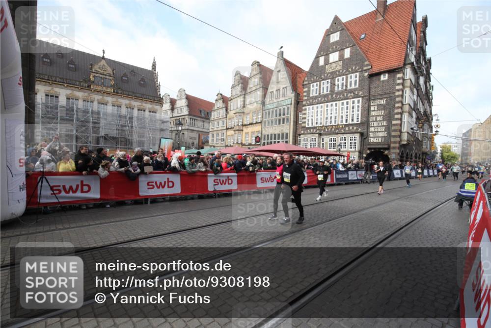05.10.2025 - 20. swb-Marathon Bremen Yannick Fuchs http://msf.ph/oto/9308198 05.10.2025 11:02:44 Ziel 9841, 10510, 10825, 10826, 11024 meine-sportfotos.de