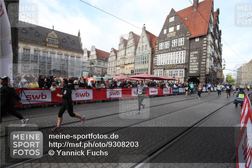 05.10.2025 - 20. swb-Marathon Bremen Yannick Fuchs http://msf.ph/oto/9308203 05.10.2025 11:02:48 Ziel 9331, 9360, 9516, 9841, 10129, 10510, 10530, 10803, 10804, 11024 meine-sportfotos.de