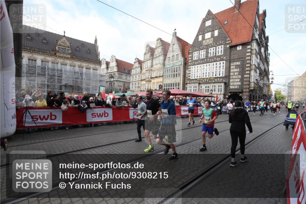 05.10.2025 - 20. swb-Marathon Bremen Yannick Fuchs http://msf.ph/oto/9308215 05.10.2025 11:02:52 Ziel 9331, 9360, 9516, 10129, 10207, 10734, 10803, 10804, 10940, 11193, 11576 meine-sportfotos.de