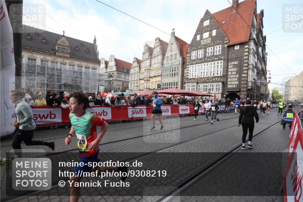 05.10.2025 - 20. swb-Marathon Bremen Yannick Fuchs http://msf.ph/oto/9308219 05.10.2025 11:02:53 Ziel 9331, 10129, 10207, 10734, 10803, 10804, 10940, 11087, 11193, 11576 meine-sportfotos.de