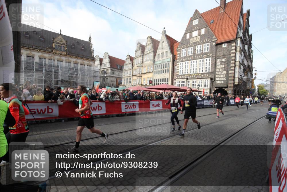 05.10.2025 - 20. swb-Marathon Bremen Yannick Fuchs http://msf.ph/oto/9308239 05.10.2025 11:03:00 Ziel 9644, 9846, 10167, 10656, 10876, 11312, 11504, 11667, 11668, 11735 meine-sportfotos.de